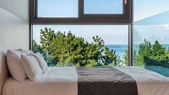 Goseong Lareine Poolvilla H