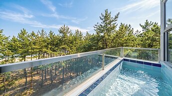 Goseong Lareine Poolvilla H