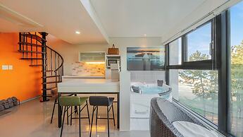 Goseong Lareine Poolvilla H