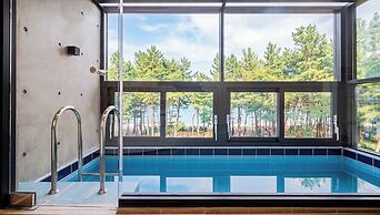 Goseong Lareine Poolvilla H