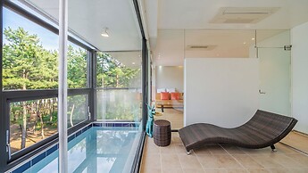 Goseong Lareine Poolvilla H