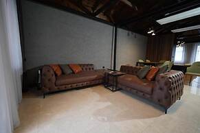 Monev Suites