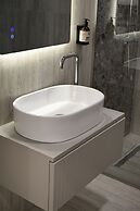 Cosmos Luxury Studio Suites