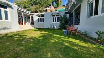 Ultar House Hotel