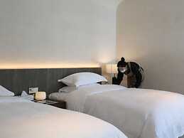 WHITEBALANCE Hotel Dali