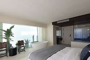WHITEBALANCE Hotel Dali