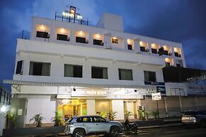 Hotel Devanshi & Banquets by Classy Stay