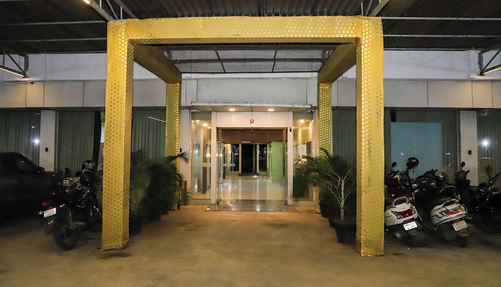 Hotel Devanshi & Banquets by Classy Stay