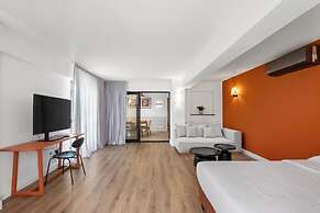 Maestro St Lazar Apartments