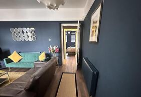 Apartment Sleeps 4 With Enclosed Garden