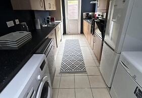 Apartment Sleeps 4 With Enclosed Garden