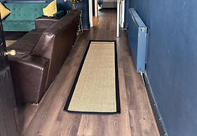 Apartment Sleeps 4 With Enclosed Garden