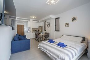 Mackenzie Sea View Studio