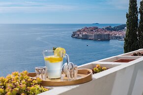 Golden Cove Apartment