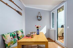 Golden Cove Apartment