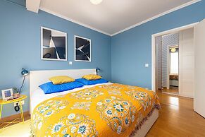 Golden Cove Apartment
