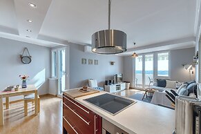 Golden Cove Apartment