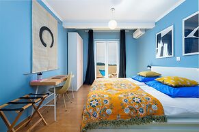 Golden Cove Apartment