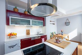 Golden Cove Apartment