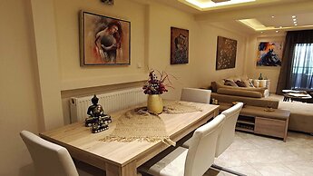 Zeus Luxury Suite in Nea Flogita