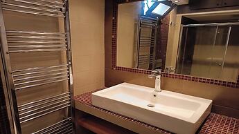 Zeus Luxury Suite in Nea Flogita