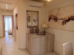 Zeus Luxury Suite in Nea Flogita