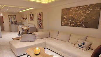 Zeus Luxury Suite in Nea Flogita