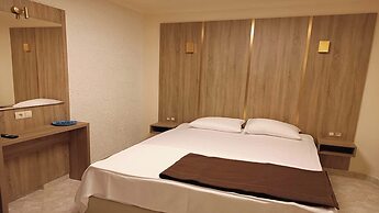 Zeus Luxury Suite in Nea Flogita