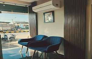 Glitz Hotel Beverly- US Consulate Kurla
