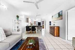 Bright Cozy Apartment Central - Modern