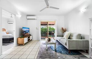 Bright Cozy Apartment Central - Modern