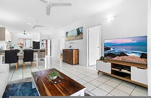 Bright Cozy Apartment Central - Modern