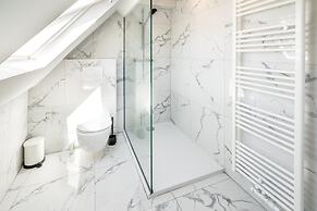 Elegant 1-bedroom Central Apartment