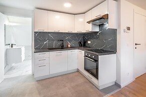 Elegant 1-bedroom Central Apartment