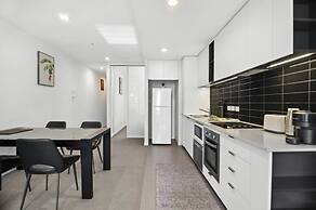 1BR Docklands Walk to Marvel Stadium + Balcony