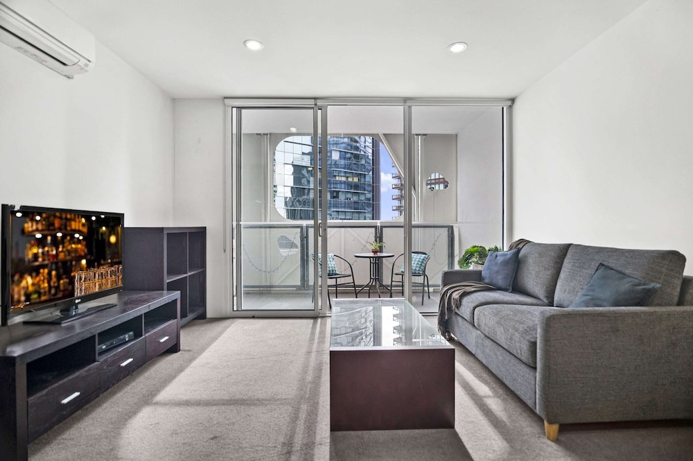 1BR Docklands Walk to Marvel Stadium + Balcony