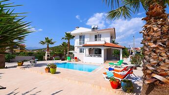 Peaceful Villa With Pool Near Calis Beach