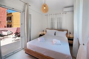 Casa Rossa e Verde by All About Paxos