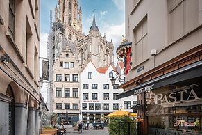 Charming 12 Person Apartment