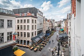 Charming 12 Person Apartment