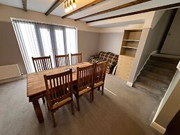 A Village Tranquil Modern Tudor House sea Views