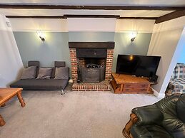 A Village Tranquil Modern Tudor House sea Views
