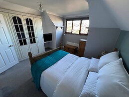 A Village Tranquil Modern Tudor House sea Views