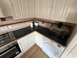 A Village Tranquil Modern Tudor House sea Views