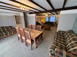 A Village Tranquil Modern Tudor House sea Views