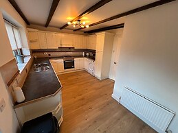 A Village Tranquil Modern Tudor House sea Views