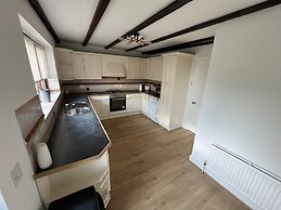 A Village Tranquil Modern Tudor House sea Views
