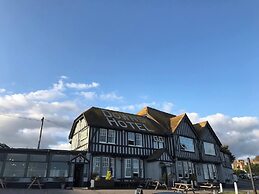 A Village Tranquil Modern Tudor House sea Views