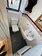 A Village Tranquil Modern Tudor House sea Views