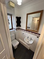 A Village Tranquil Modern Tudor House sea Views